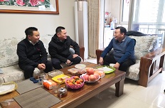 集團領導看(kàn)望慰問(wèn)公司退休老(lǎo)黨員(yuán)、老(lǎo)幹部